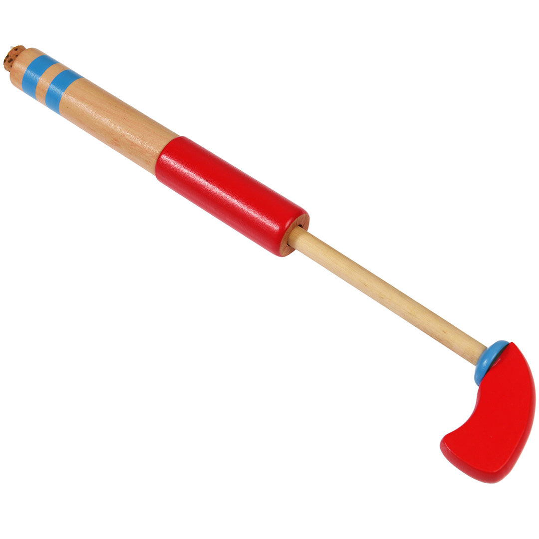 Houten pop-gun met rode handgreep en blauwe strepen, uitgeschoven.