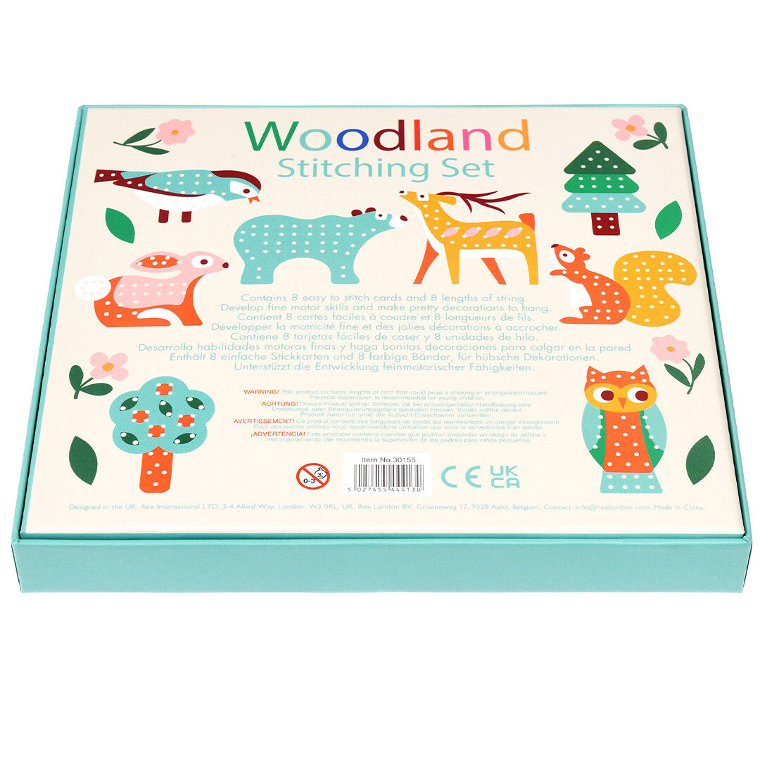 Achterkant van de gesloten Rex London Woodland rijgkaarten verpakking met productinformatie en illustraties.