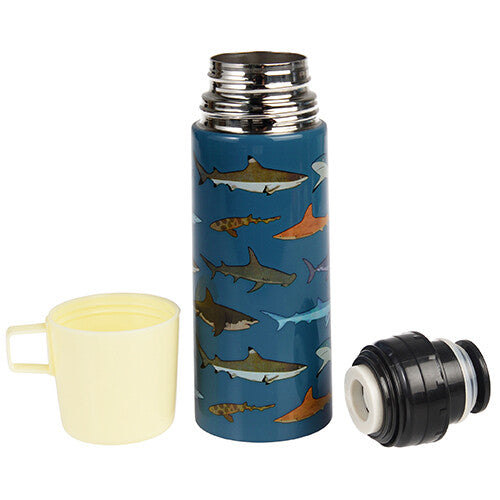 Rex London RVS thermosfles met haaienpatroon, open met losse beker en dop.