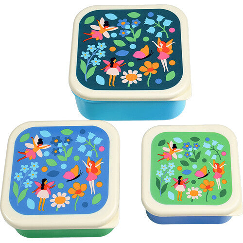 Drie Rex London snackdoosjes met deksels in verschillende maten, versierd met een feeën in de tuin thema.
