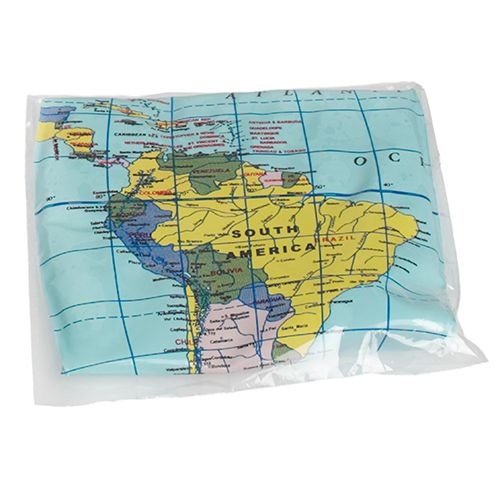 Rex London opblaasbare wereldbol strandbal opgevouwen in plastic verpakking, met Zuid-Amerika.