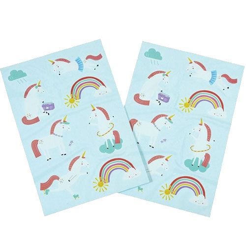 Twee vellen met Rex London tijdelijke eenhoorn tatoeages met regenbogen en wolken.