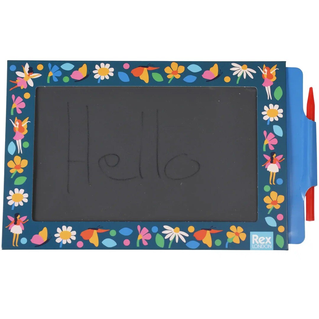 Rex London speelgoedtekentablet met een blauw frame versierd met feeën en bloemen, waarop het woord 'Hello' is geschreven.