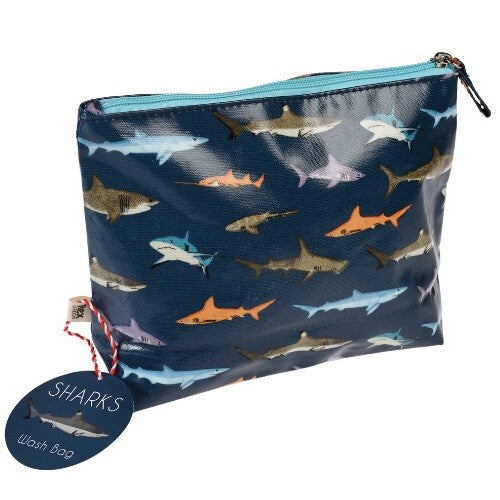 Rex London marineblauwe toilettas met haaienpatroon en een label met 'Sharks Wash Bag'.