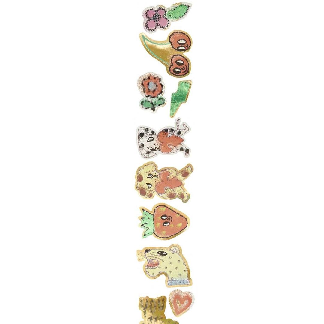 Detail van een strook Rico Design airbrush-stijl stickers met herhalende ontwerpen van bloemen, fruit, dieren en harten.