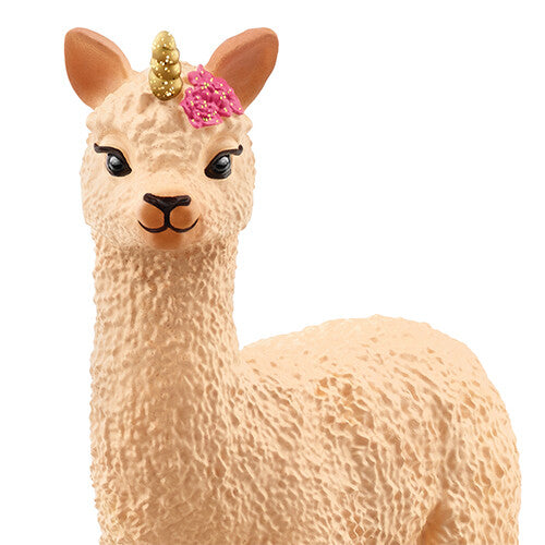 Detailopname van het hoofd van het Schleich lama-eenhoorn veulen speelgoedfiguur met gouden hoorn en roze bloem.
