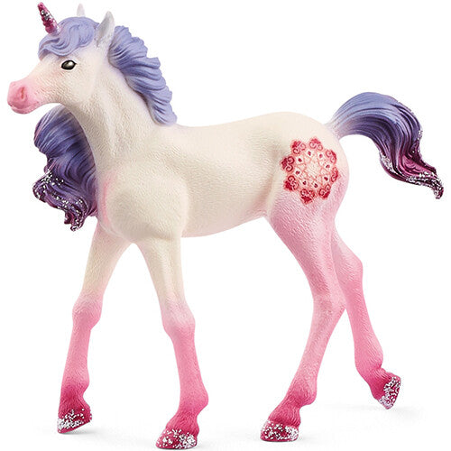 Schleich Bayala mandala eenhoorn veulen speelgoedfiguur met witte vacht, roze poten, paarse manen en een roze mandala patroon op de flank.