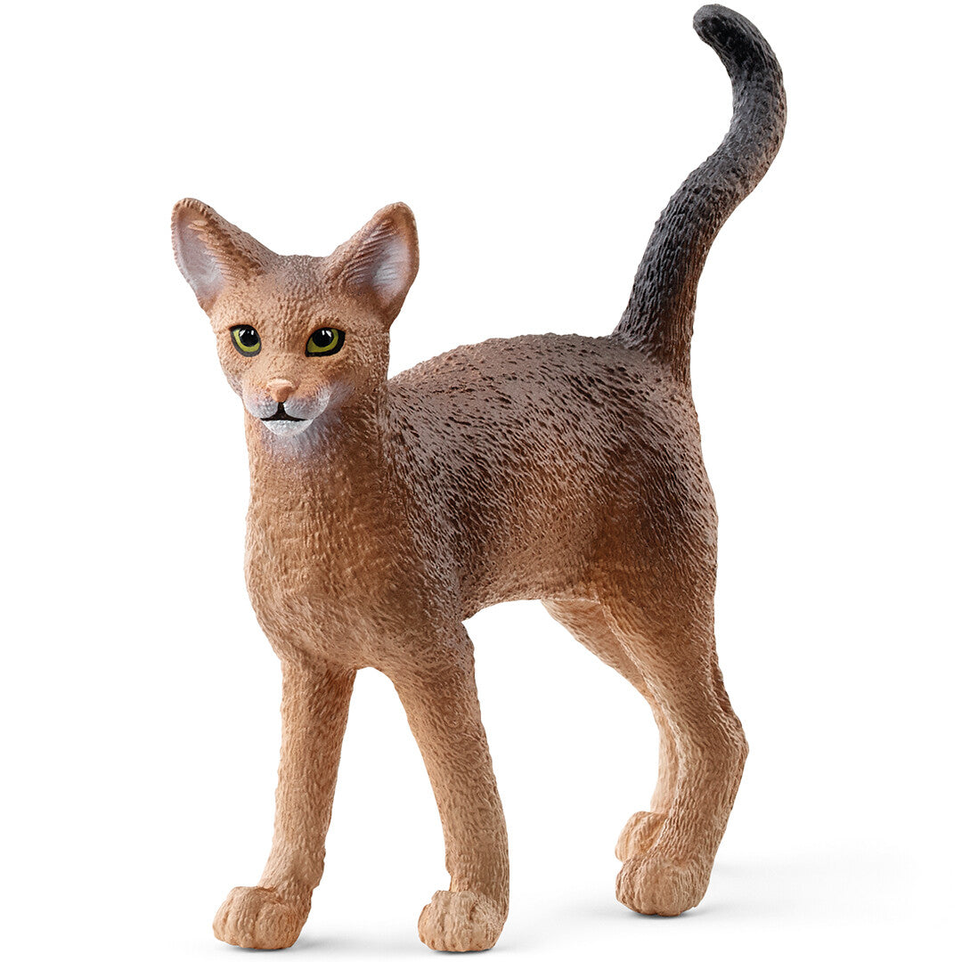 Schleich dierenfiguurtje van een bruine Abessijn kat met groene ogen.
