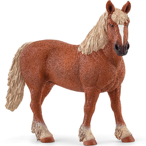 Schleich dierenfiguurtje van een roodbruin Belgisch trekpaard merrie met lichte manen en staart.