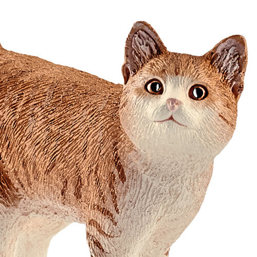 Detailopname van de kop van het Schleich dierenfiguurtje van een oranje gestreepte kat.