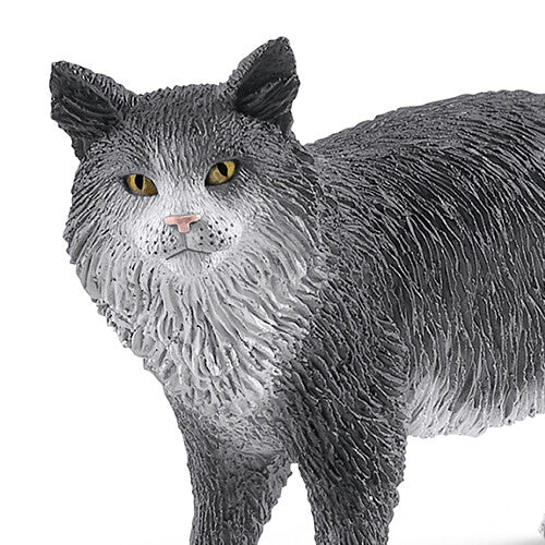 Detailopname van de kop en voorpoten van het grijze Maine Coon kat dierenfiguurtje.