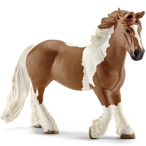 Schleich dierenfiguurtje van een bruin-witte tinker merrie.
