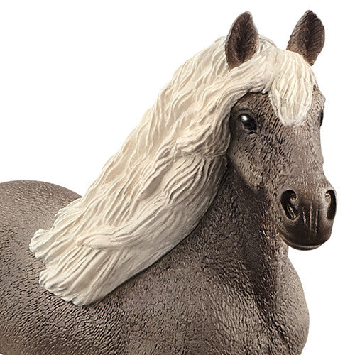 Detailfoto van de kop en lichte manen van het Schleich zilvervlekpaard dierenfiguurtje.