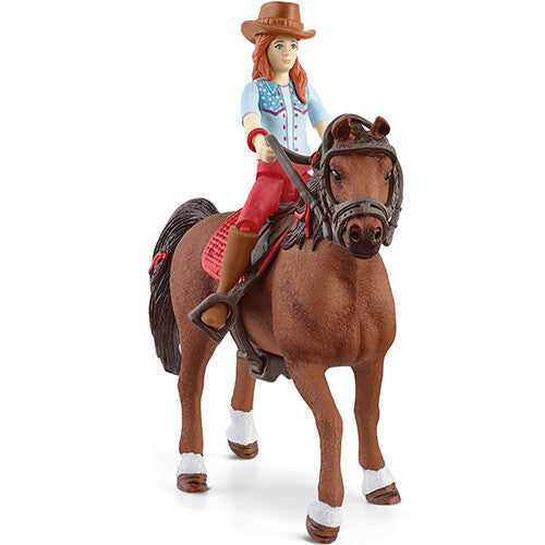 Schleich speelgoedfiguur van een meisje met cowboyhoed op een bruin paard.