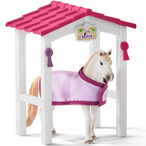 Detail van een wit paard met roze deken in de Schleich paardenbox.