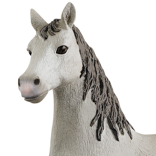 Detailopname van de kop en hals van het Schleich grijze Pura Raza Española veulen.