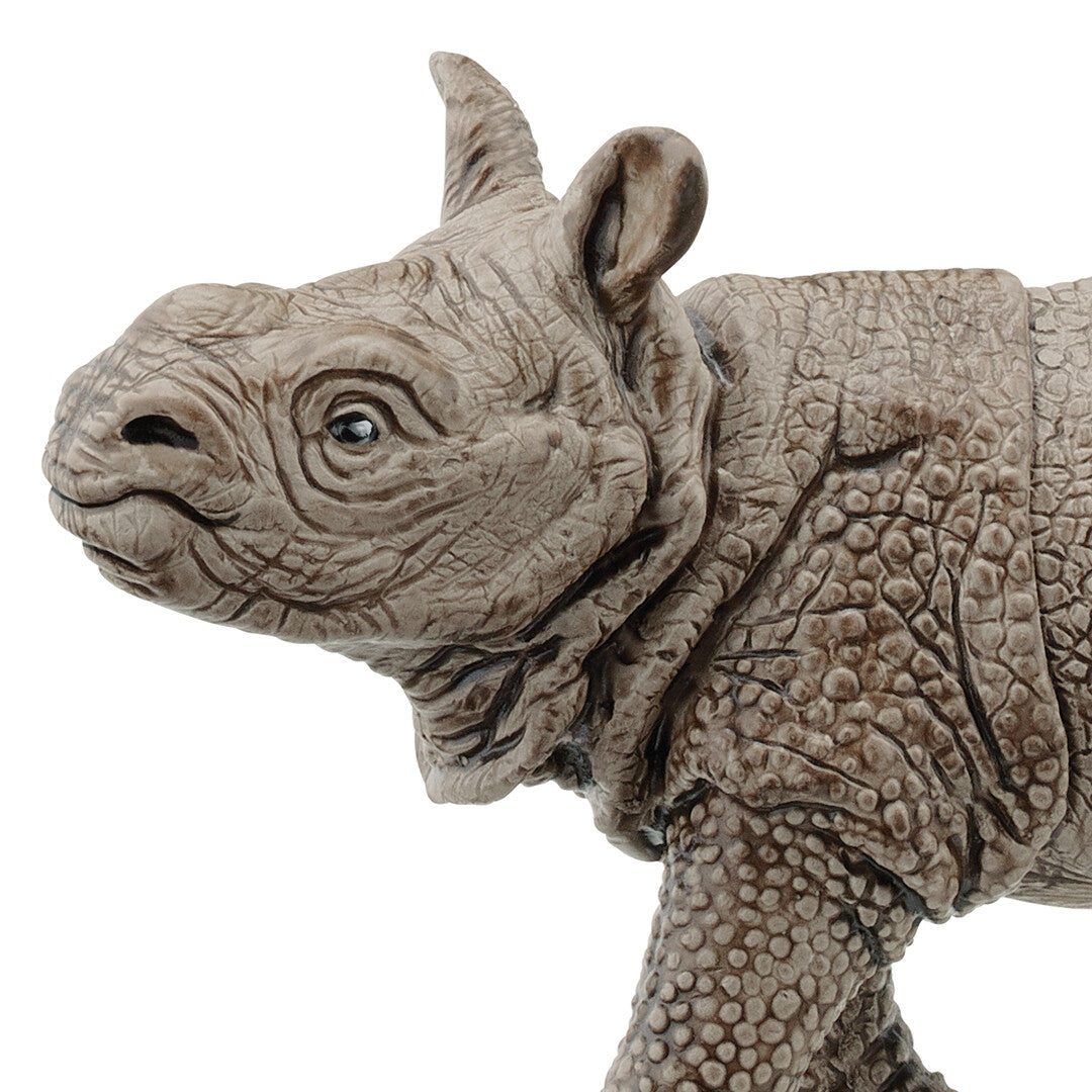Detailfoto van de kop van het Schleich Indisch neushoornkalf speelgoedfiguur.