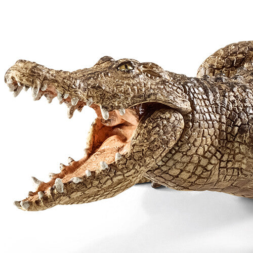 Detailopname van de kop van het Schleich krokodil dierenfiguurtje met open bek en tanden.