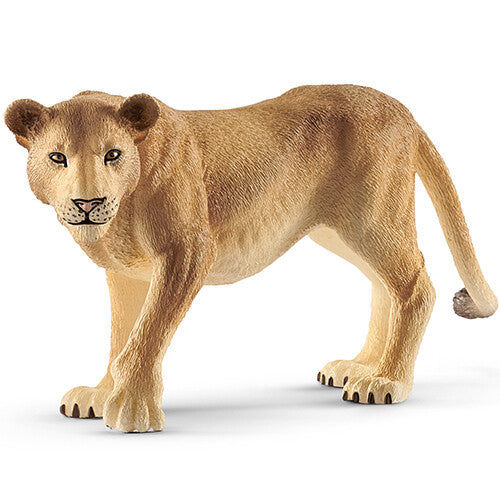 Schleich dierenfiguurtje van een leeuwin, staand en schuin van voren gefotografeerd.