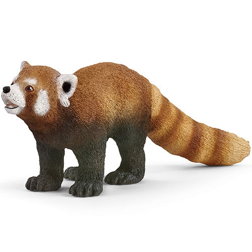 Schleich rode panda dierenfiguurtje, staand en schuin van voren gefotografeerd.