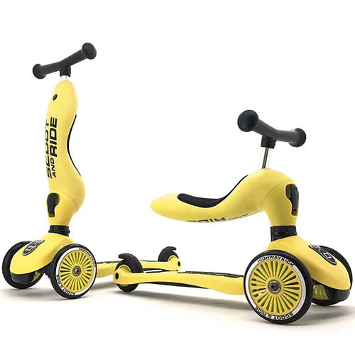 Twee gele Scoot & Ride Highwaykick 1 2-in-1 loopfietsen en steps, één in step- en één in loopfietsmodus.