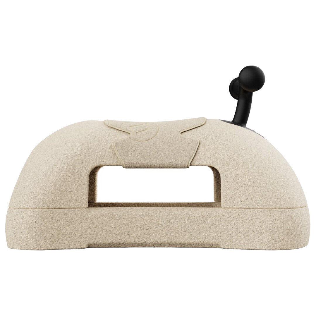 Vooraanzicht van de Scoot & Ride beige foam loopwagen met een opening in het midden.