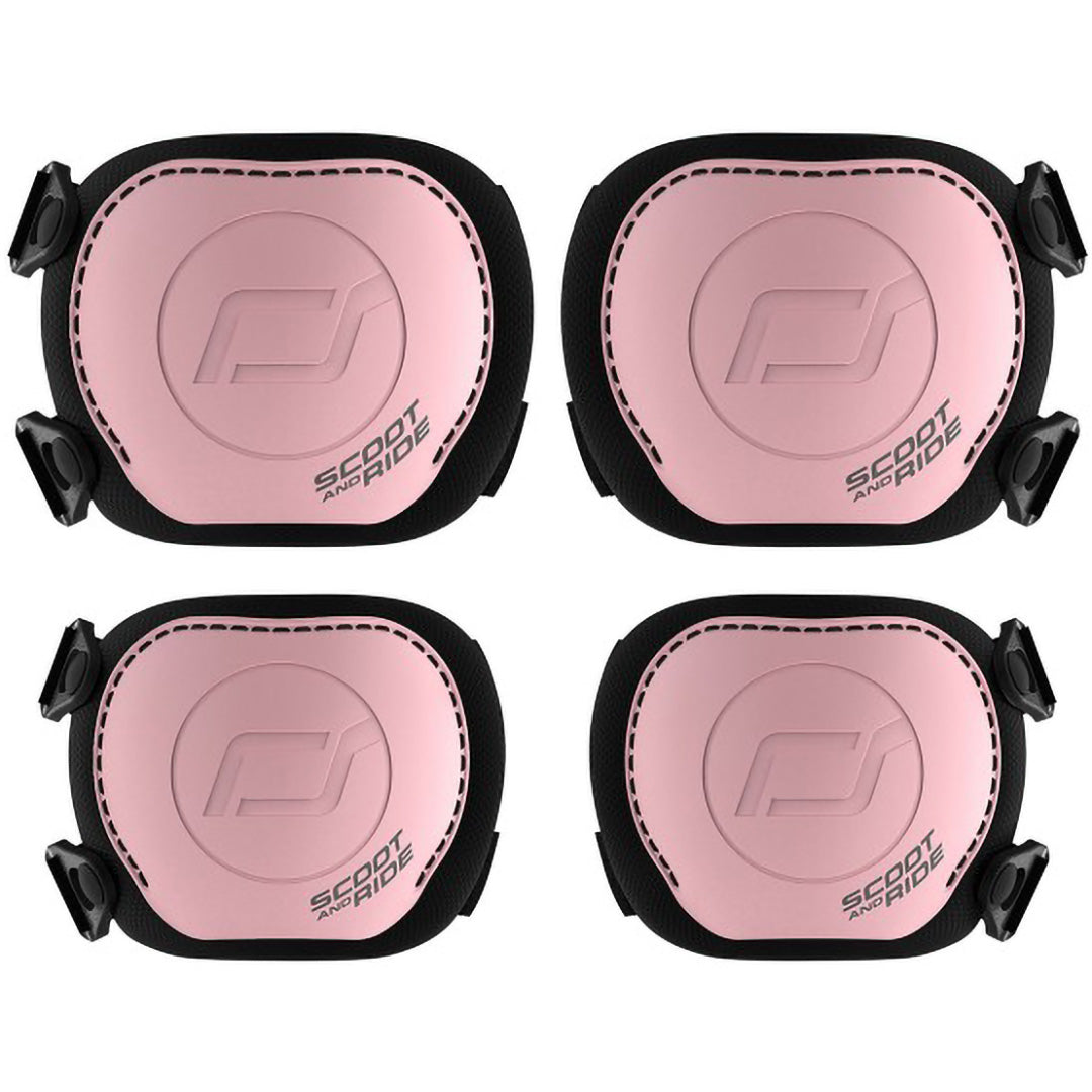 Vier roze Scoot & Ride beschermpads voor kinderen, met het merklogo.