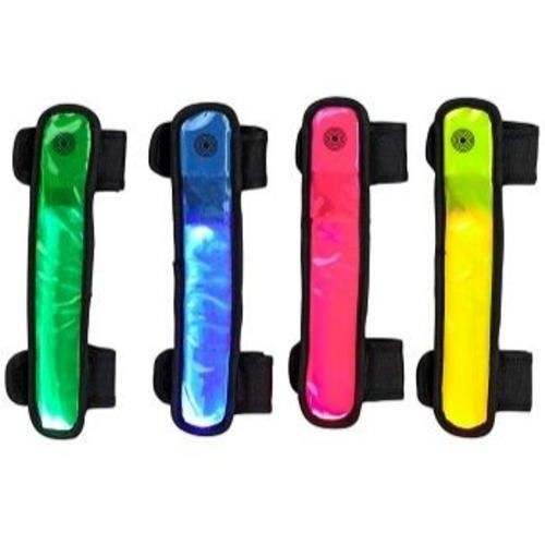 Vier scoot 'n pull stepstralers in verschillende kleuren: groen, blauw, roze en geel.