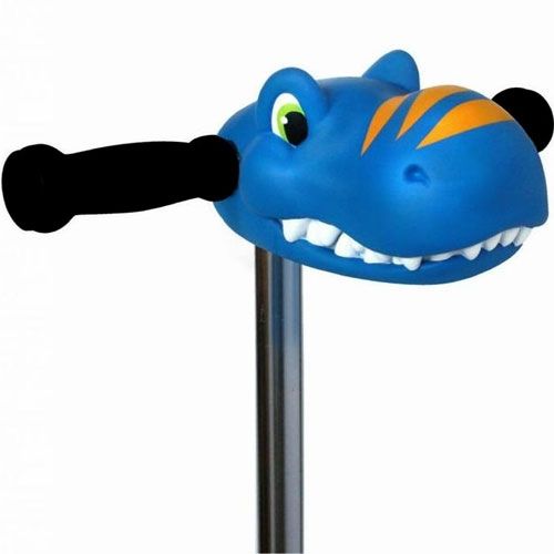 scootaheadz blauw dinohoofd kinderstep accessoire met oranje strepen en zwarte handvatten.