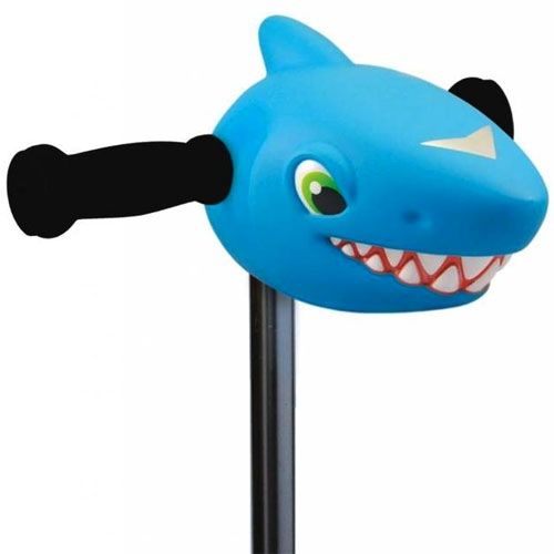 Blauwe Scootaheadz haaienhoofd accessoire voor kinderstep met zwarte handvatten.