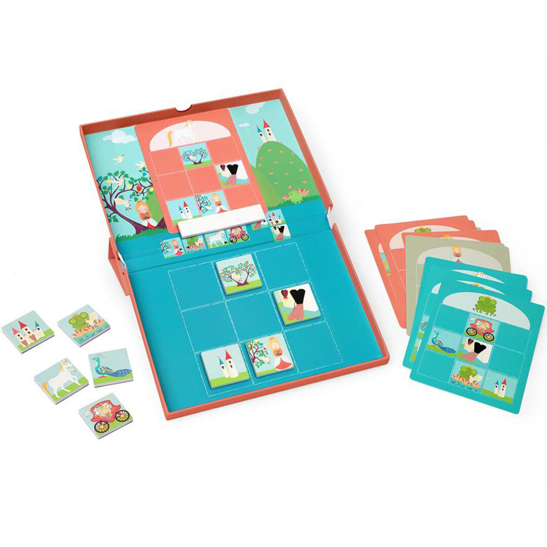 Het Scratch Europe magnetisch denkspel opengeklapt met enkele prinses en eenhoorn speelstukken op het speelbord.