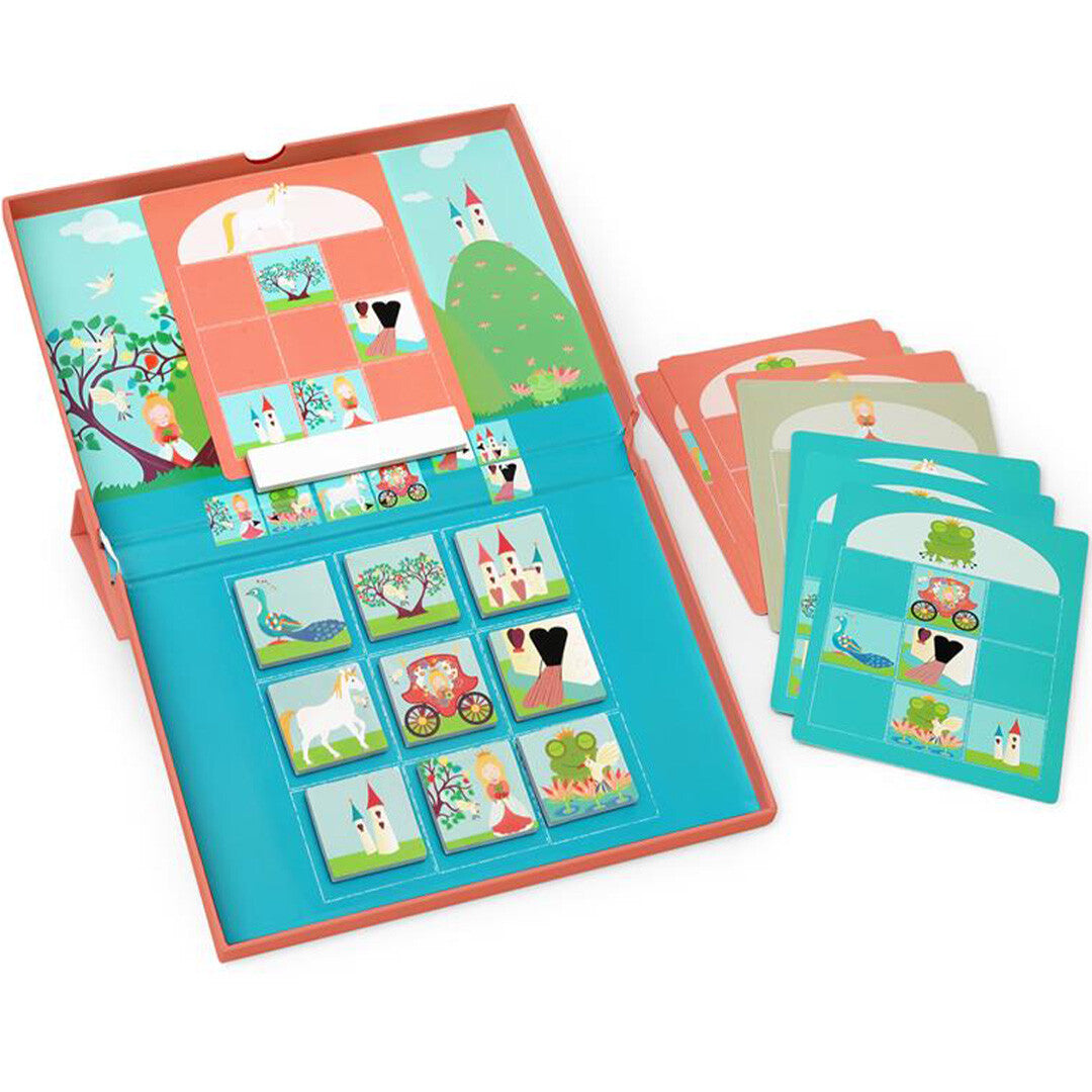 Het Scratch Europe magnetisch denkspel opengeklapt met alle prinses en eenhoorn speelstukken op het speelbord.