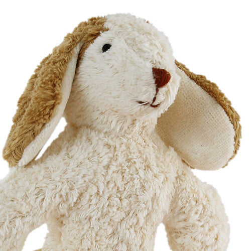 Detailopname van de kop van de Senger beige pluchen knuffelhond.