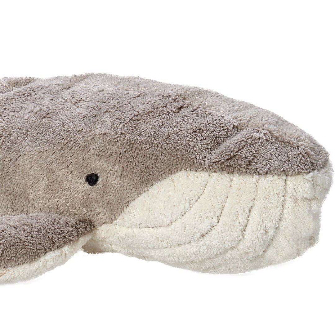 Detailopname van de kop van de Senger pluchen walvis warmteknuffel.