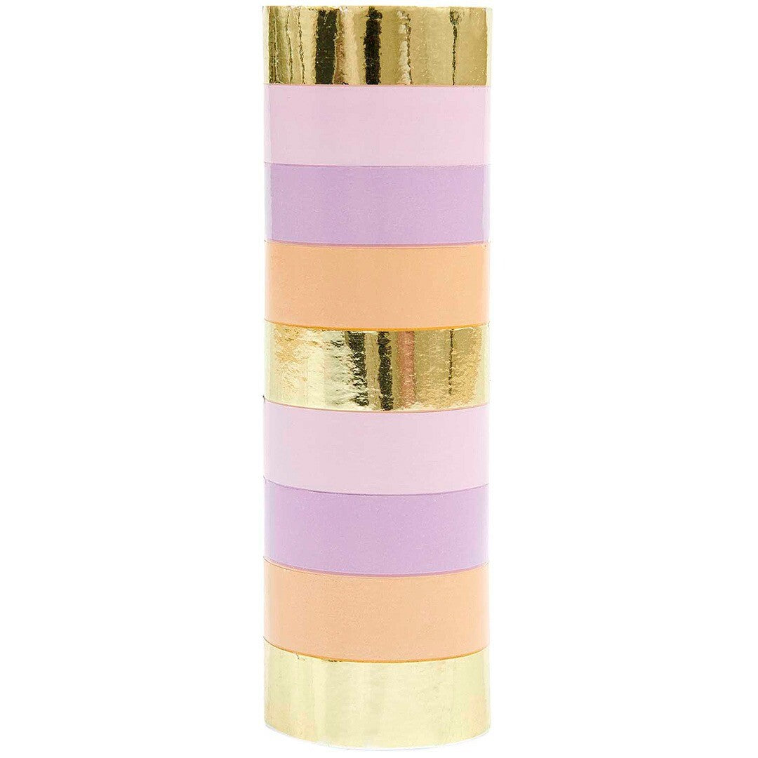 Gekleurde serpentines in een stapel met goud, roze, paars en oranje.