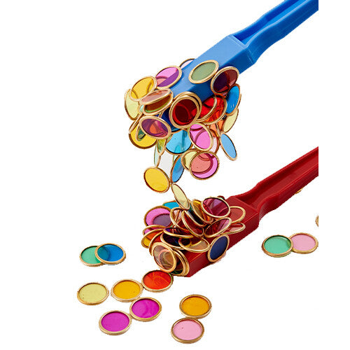 Twee magneetstaven, blauw en rood, houden een grote hoeveelheid kleurrijke magnetische schijfjes vast, met enkele schijfjes eronder.