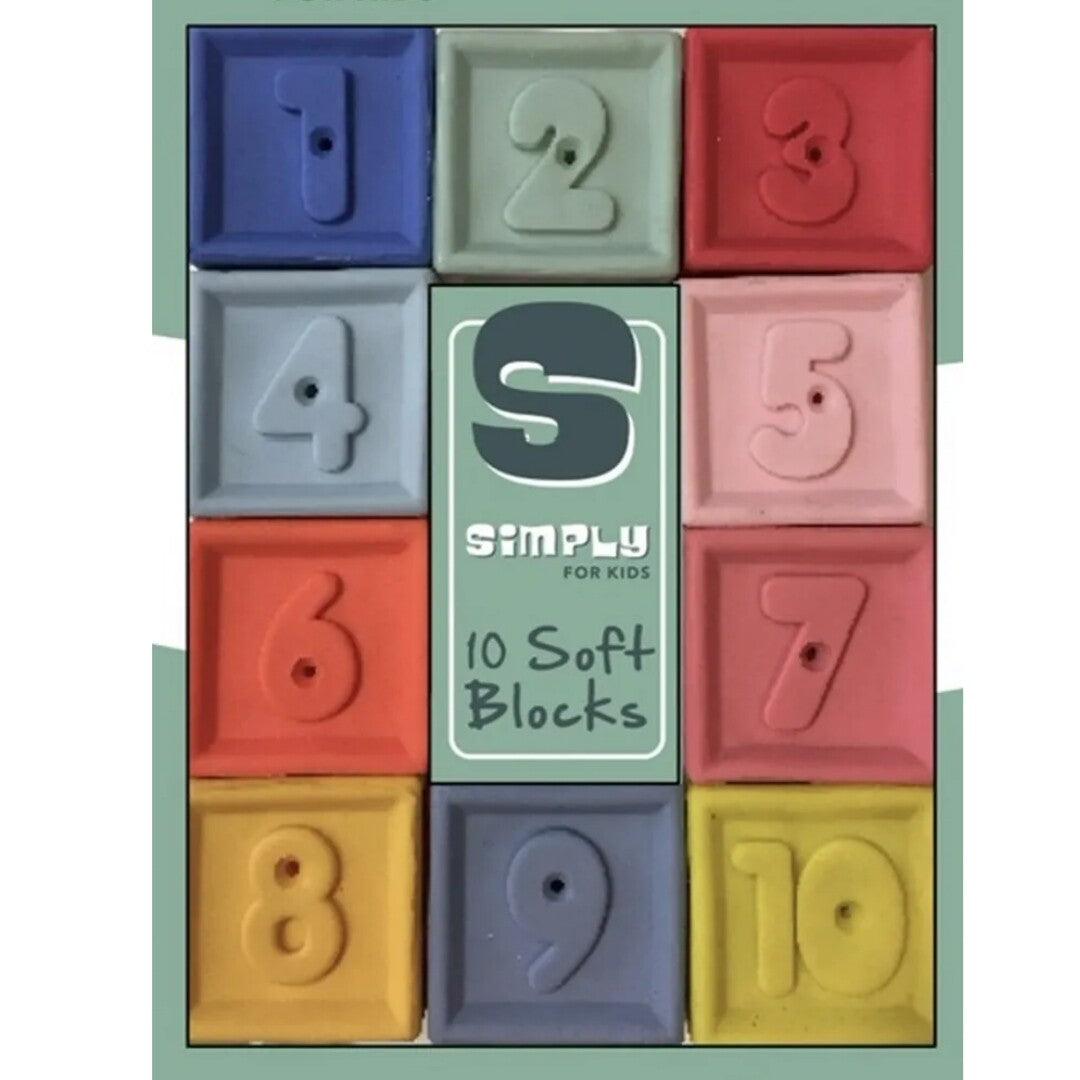 Verpakking van Simply for Kids babyspeelgoed met 10 zachte blokken in verschillende kleuren, elk met een nummer van 1 tot 10.