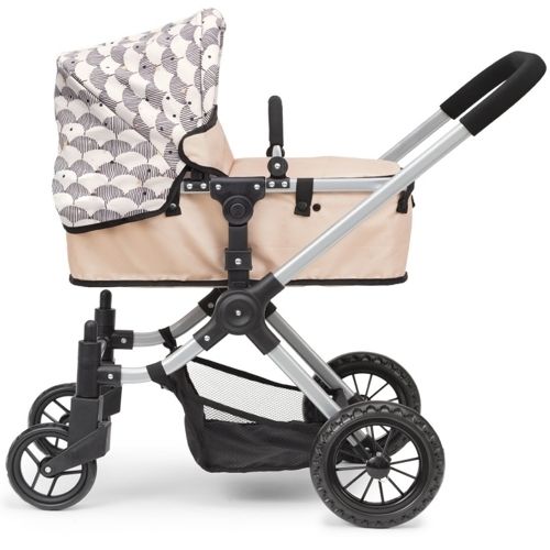 Skrållan 3-in-1 poppenwagen in beige met abstract patroon, van de zijkant gezien als reiswieg.
