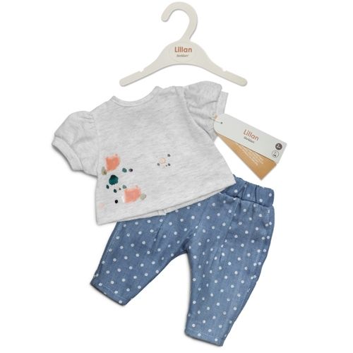 Skrållan poppenkleding set met t-shirt en spijkerbroek op een witte hanger met merklabel.
