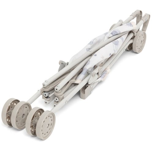 Opgevouwen Skrållan poppenwagen in beige met voertuig- en stippenpatroon.