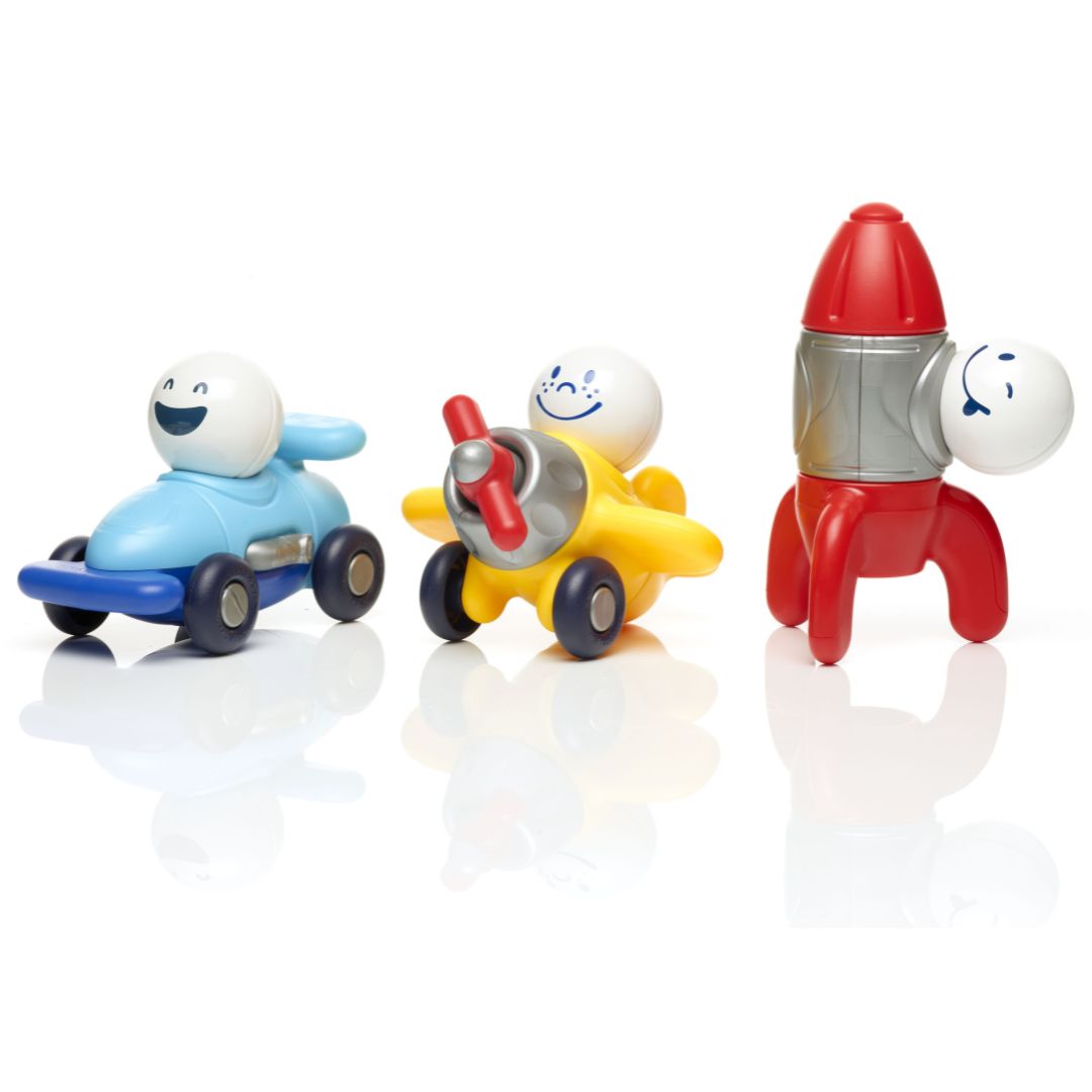 Drie Smartmax magnetische voertuigen: een blauwe auto, een geel vliegtuig en een rode raket.