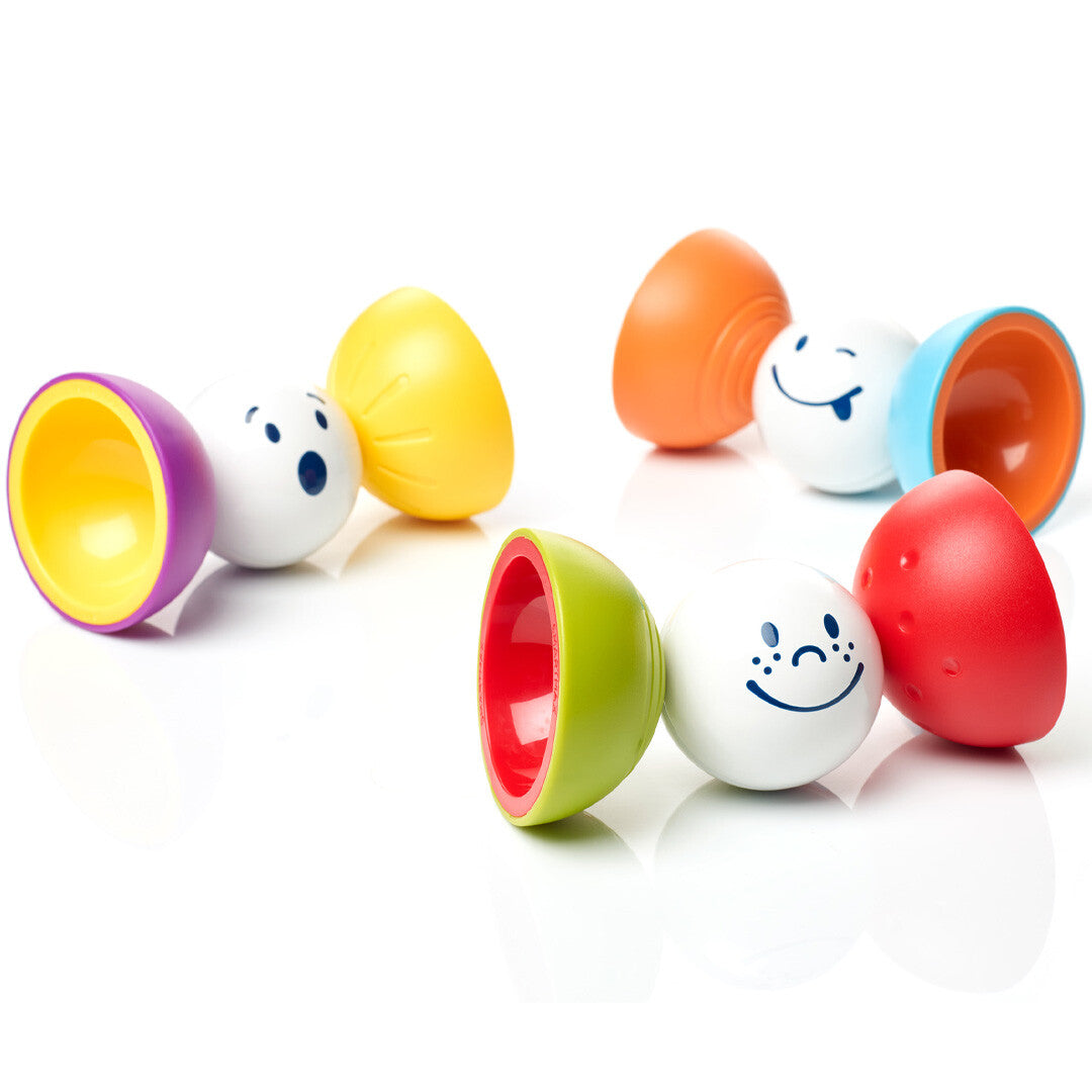 Smartmax magnetisch puzzelspel met losse, kleurrijke onderdelen en witte ballen met gezichtjes.