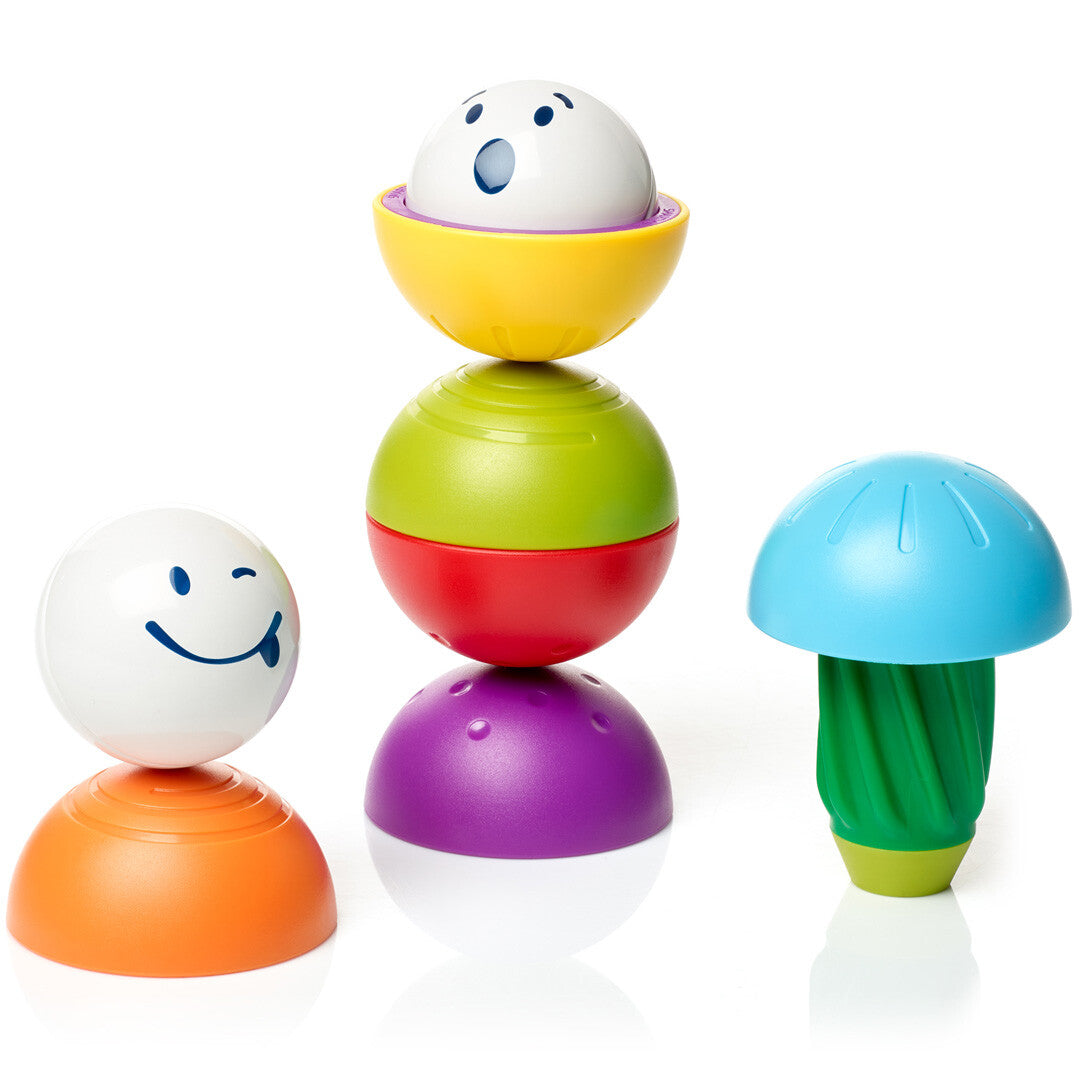 Smartmax magnetisch puzzelspel met gestapelde figuren en losse onderdelen in diverse kleuren.