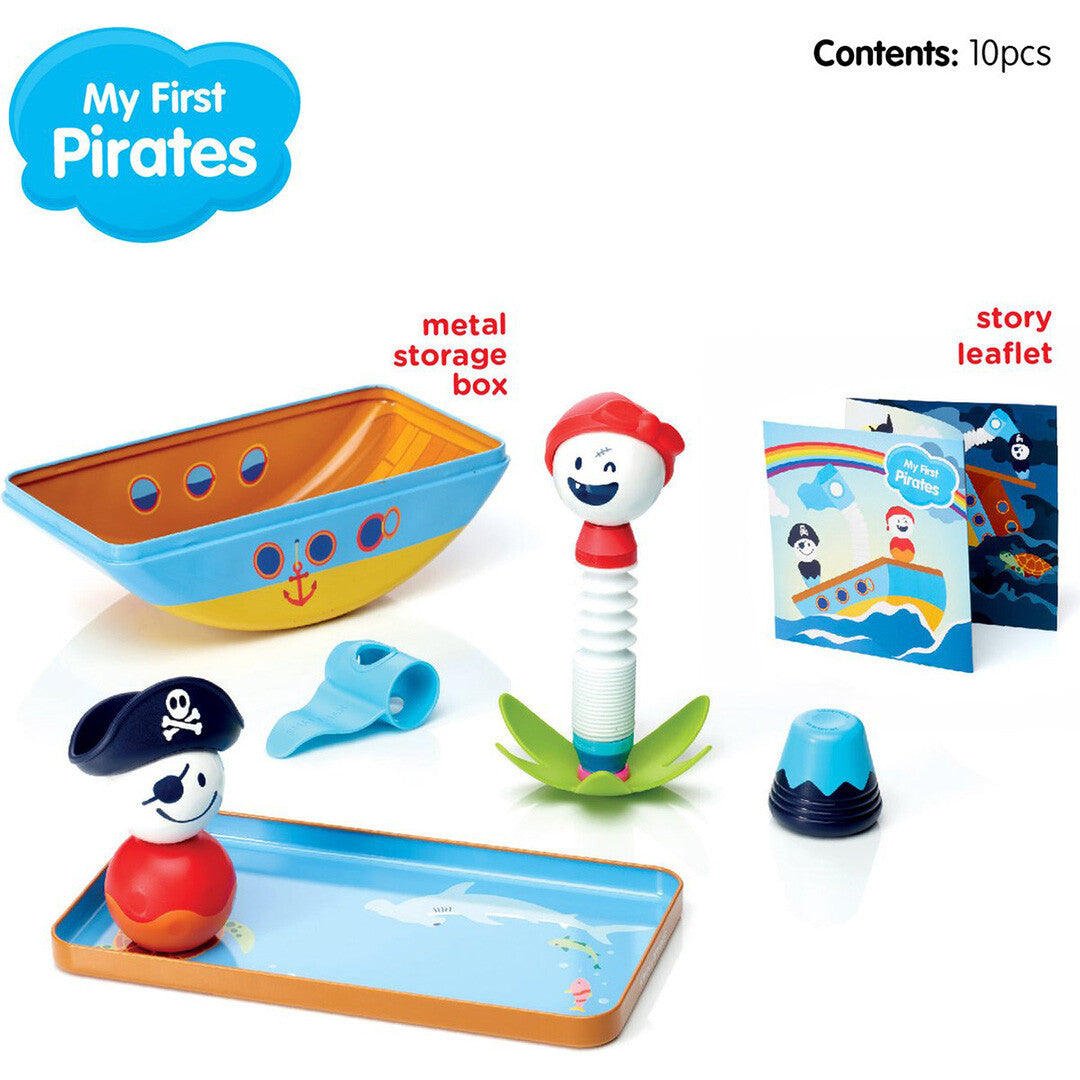 Alle onderdelen van het SmartMax My First Piraten magnetisch puzzelspel, inclusief boot, piratenfiguren en een verhalenboekje.