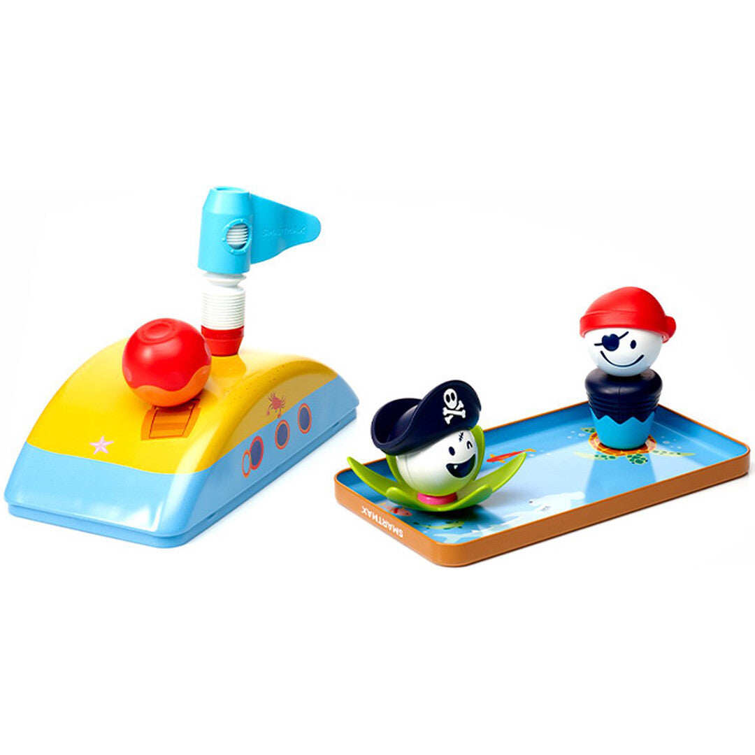 Twee opstellingen van het SmartMax My First Piraten magnetisch puzzelspel met een eilandje en een piratenfiguur op een plaat.