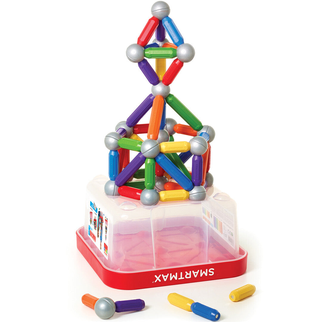 SmartMax magnetische bouwset voor kinderen vanaf 1 jaar, met een kleurrijke constructie van staven en ballen op de opbergdoos en losse magnetische onderdelen.