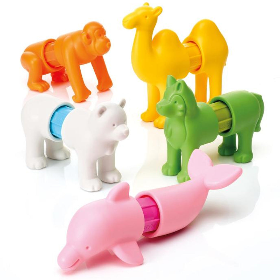 Vijf SmartMax magnetische dierenfiguren: een oranje aap, gele kameel, witte ijsbeer, groene wolf en roze dolfijn.