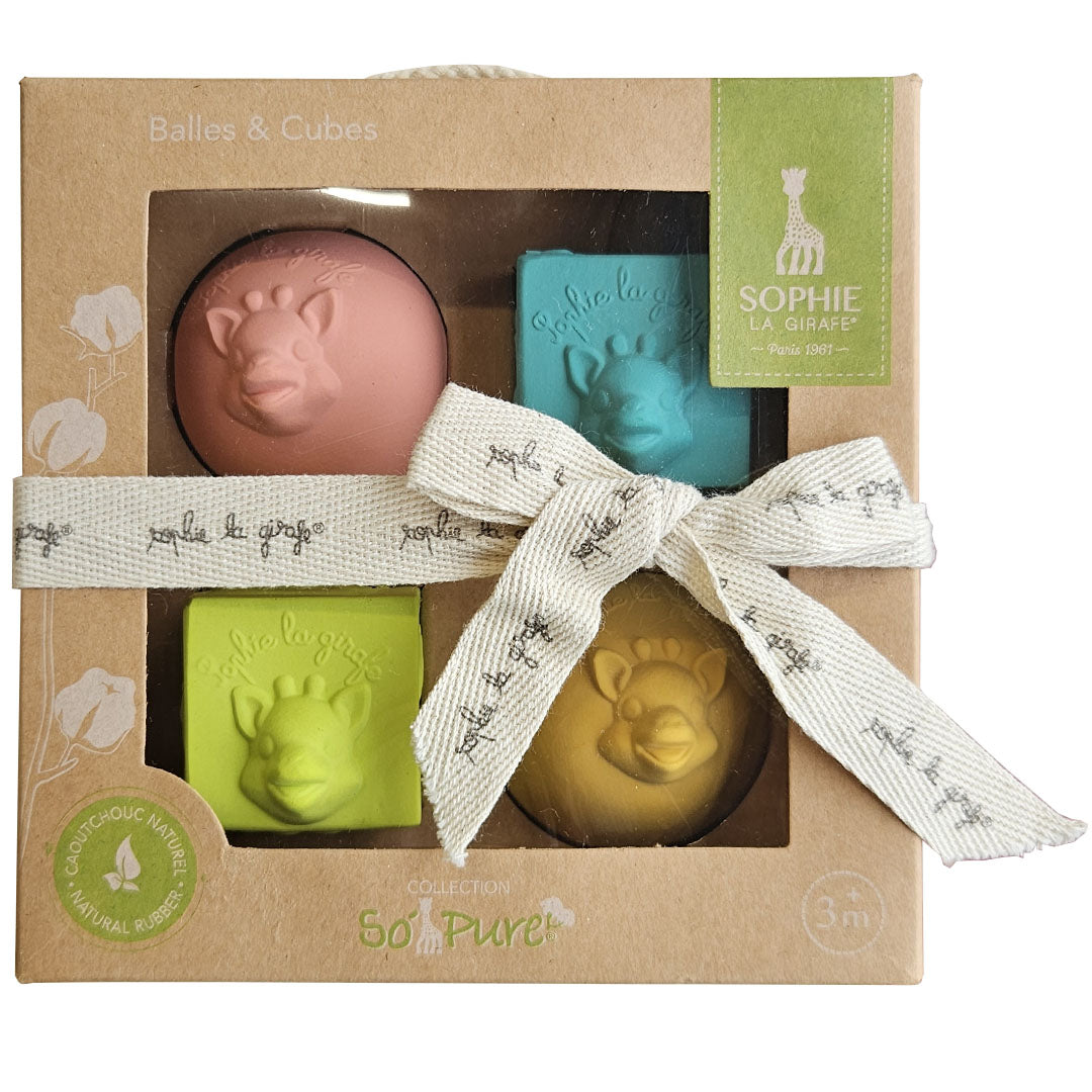 Verpakking van Sophie de Giraf babyspeelgoed met vier rubberen ballen en blokken in verschillende kleuren.