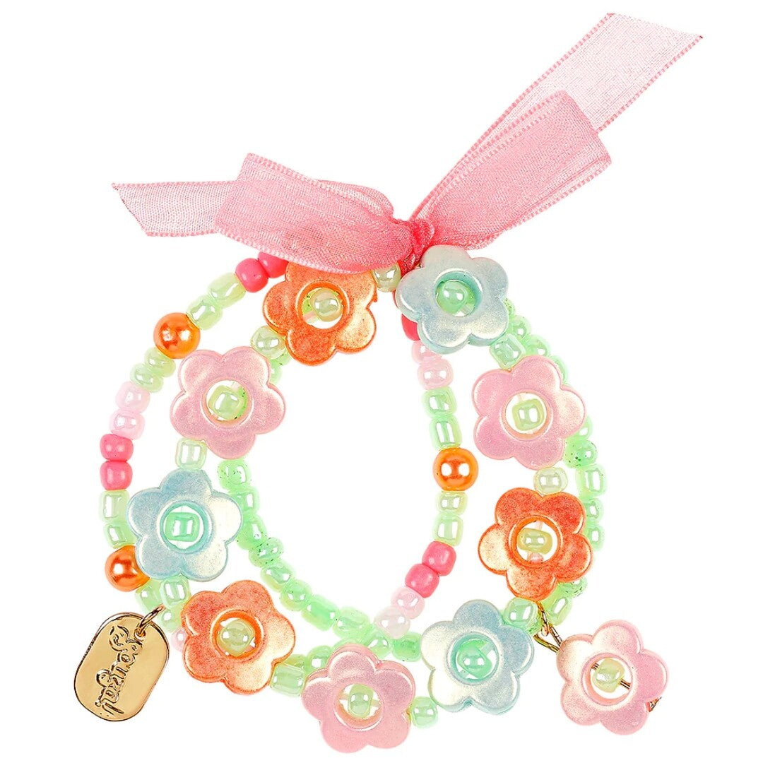 Souza for Kids kinderarmbanden met kleurrijke bloemenkralen, kleine kraaltjes en een roze strik.