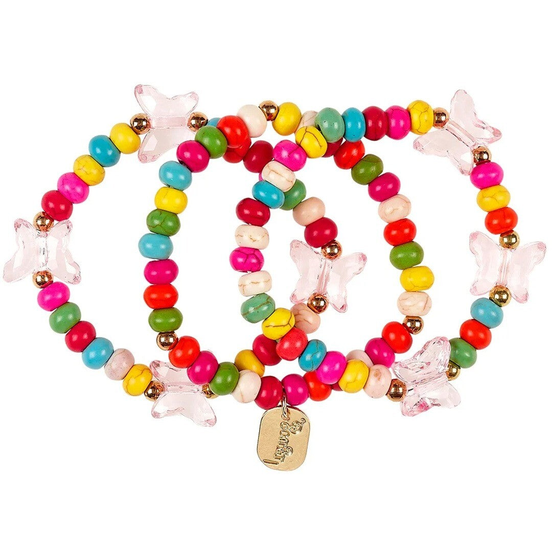 Souza for kids set van drie kleurrijke kinderarmbanden met kralen en roze vlinderbedels.